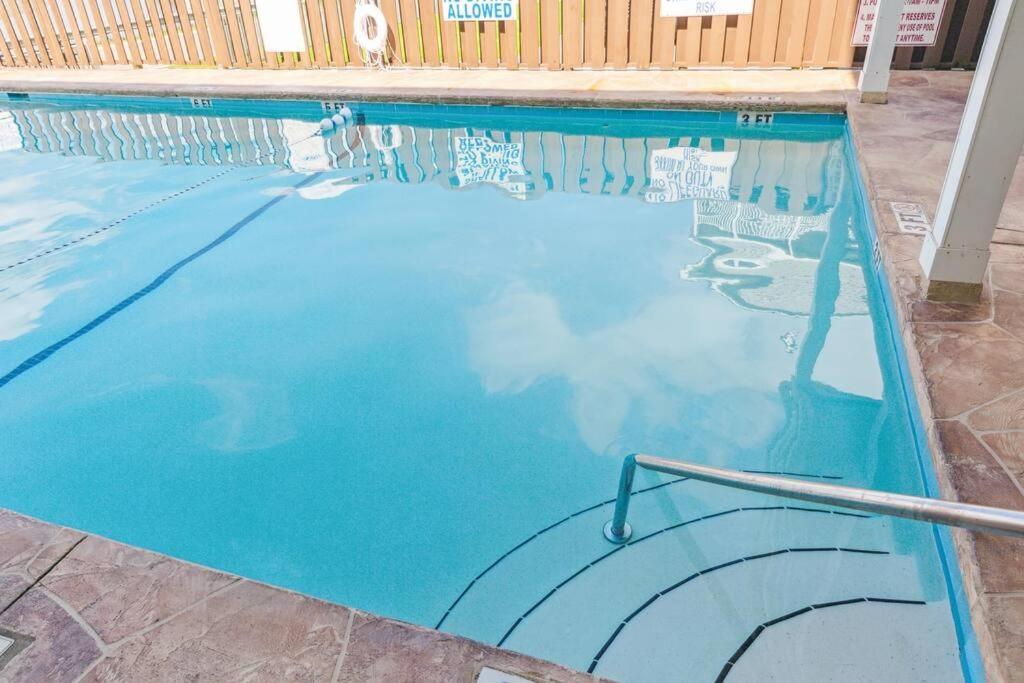 Right Across Beach Pool View Private Balcony By Zen Living Short Term Rental 默特尔比奇 外观 照片